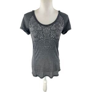 Lululemon Run Wild Tech Tee Reflective Ruffle Detail Gray Size 6 Pocket‎ Logo